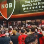 Hinchas de Newell’s se movilizaron en el Parque Independencia en medio de la crisis deportiva