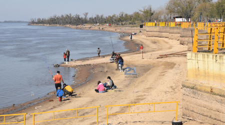Camping Municipal de Pueblo Esther sobre el río Paraná