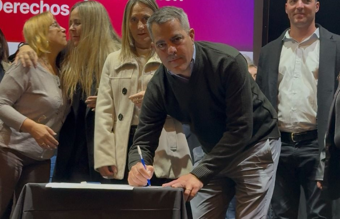 Firma de convenio entre Pueblo Esther y la Provincia de Santa Fe por políticas de niñez