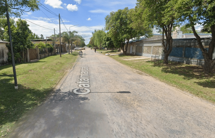Obra de pavimentación en calle Catamarca en Pueblo Esther tras apertura de licitación