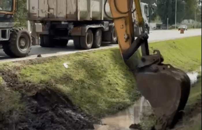 Inicio de obra de revestimiento de cuneta en Cabildo y Ruta 21 en Pueblo Esther
