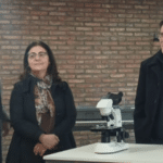 El ministro José Goity visitó la escuela secundaria de Pueblo Esther y recorrió las mejoras del laboratorio