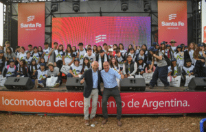 Autoridades y representantes institucionales durante actividades del stand de Alvear en AgroActiva 2026 vinculadas a producción, educación y exportaciones.