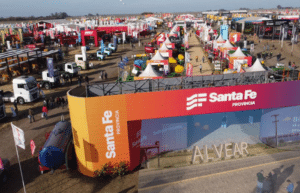 Stand institucional de Alvear en AgroActiva 2026 con promoción de su desarrollo industrial y logístico