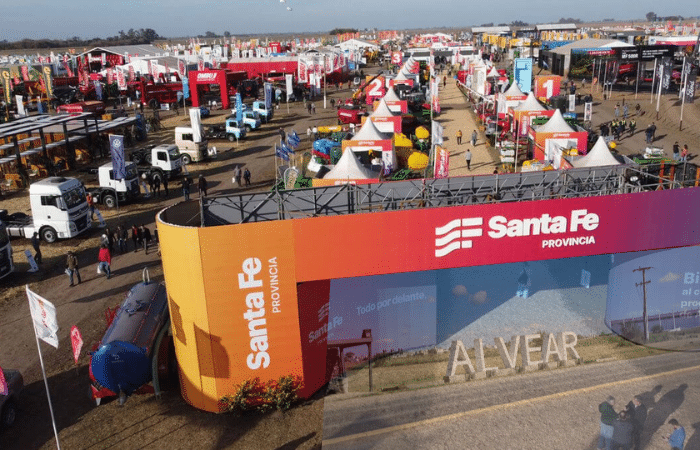 Stand institucional de Alvear en AgroActiva 2026 con promoción de su desarrollo industrial y logístico