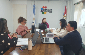 Reunión de comisiones del Concejo Deliberante de Pueblo Esther donde se analizaron proyectos sobre bicicletas públicas y presupuesto 2026.