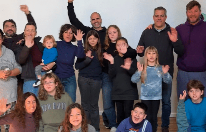 Autoridades, especialistas y familias participaron en Pueblo Esther de las jornadas organizadas junto a la Asociación Francesco Tonucci Argentina para promover el derecho de las infancias a participar en la construcción de la ciudad.