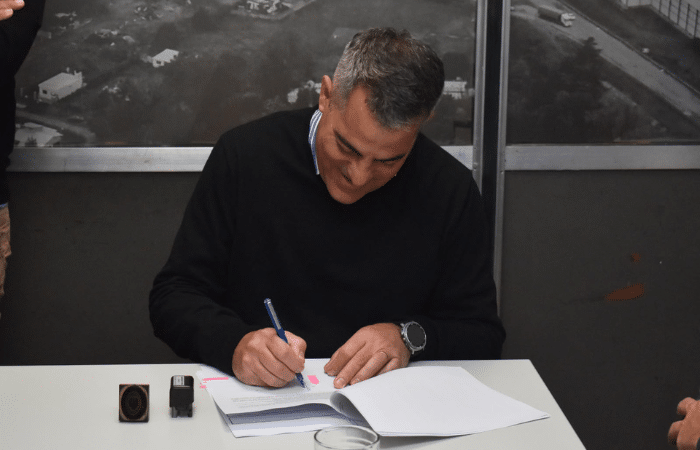Nuevo camión volcador para Pueblo Esther financiado mediante crédito provincial del PROMUDI