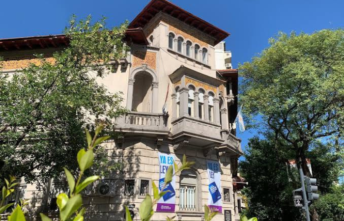 El Colegio de Médicos de Santa Fe reforzó los controles sobre publicaciones de servicios médicos en redes sociales.