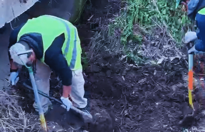 Limpieza de canales en Pueblo Esther para prevenir anegamientos ante el fenómeno El Niño y las lluvias previstas en Santa Fe.