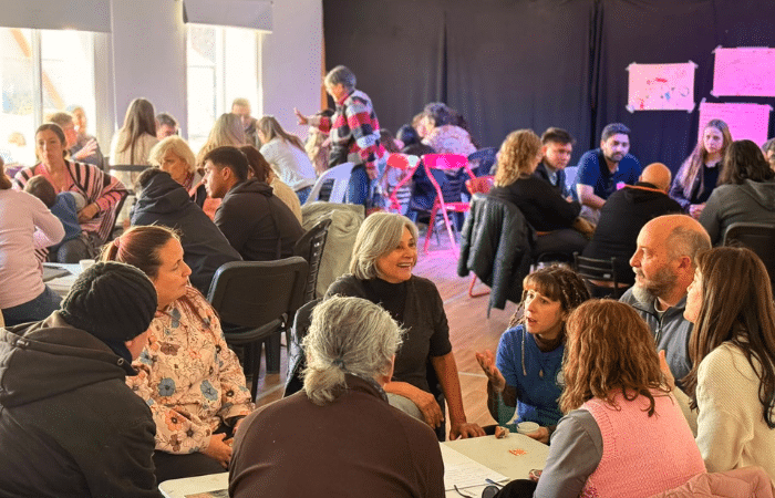 Vecinos participan del diseño de la futura Plaza del Barrio Oroño de Pueblo Esther