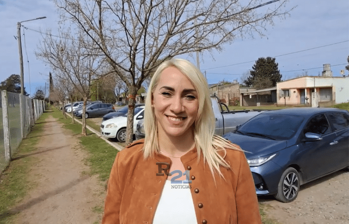 Kiney Compiano durante una entrevista sobre las obras provinciales en Pueblo Esther