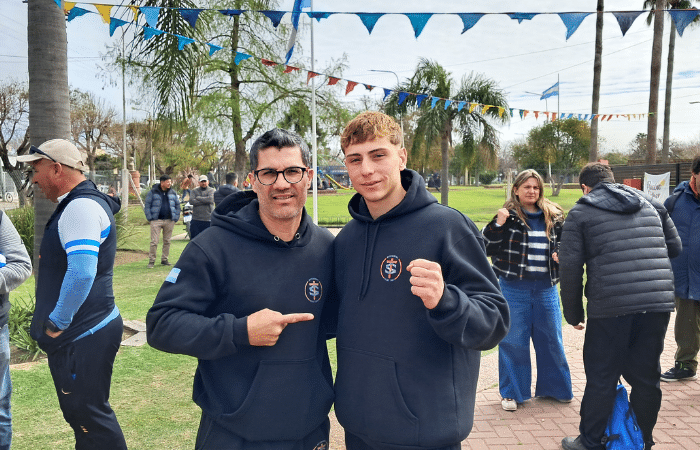 Luca Puccini con la Antorcha de los Juegos Sudamericanos en Pueblo Esther