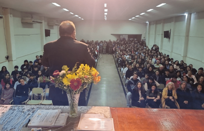 Estudiantes distinguidos en la ceremonia del Mejor Compañero 2026 organizada por el Rotary Club de Villa Gobernador Gálvez.