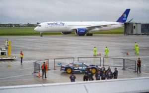 El Turismo Carretera vuelve a Rosario: presentaron los autos del RUS Med Team en el aeropuerto